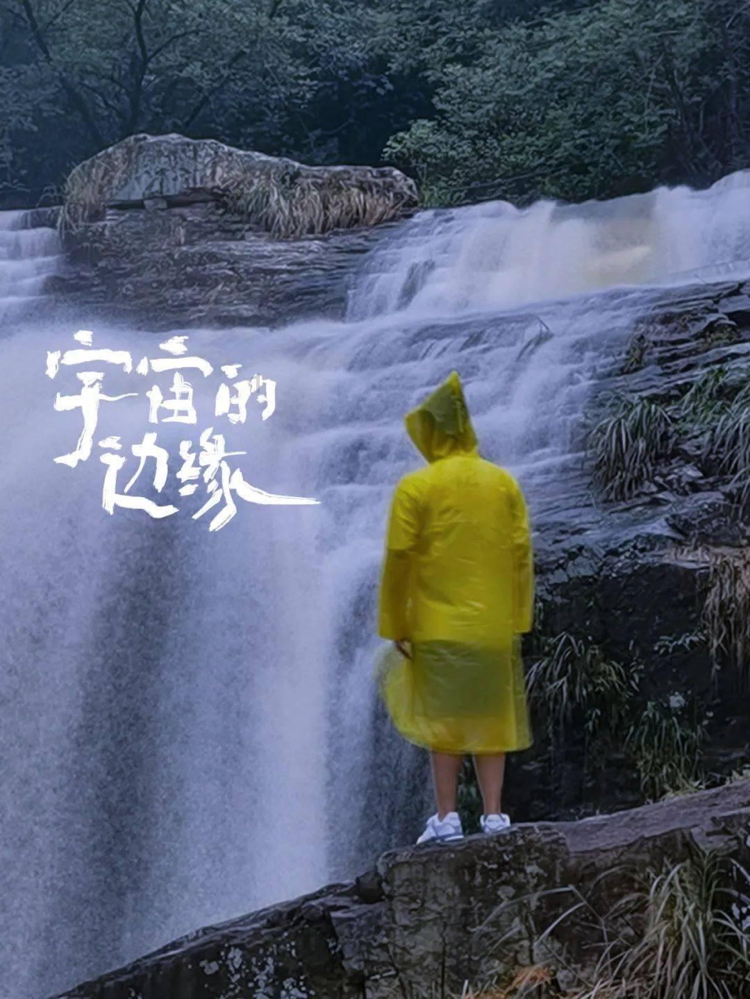 亚当玩高尔夫